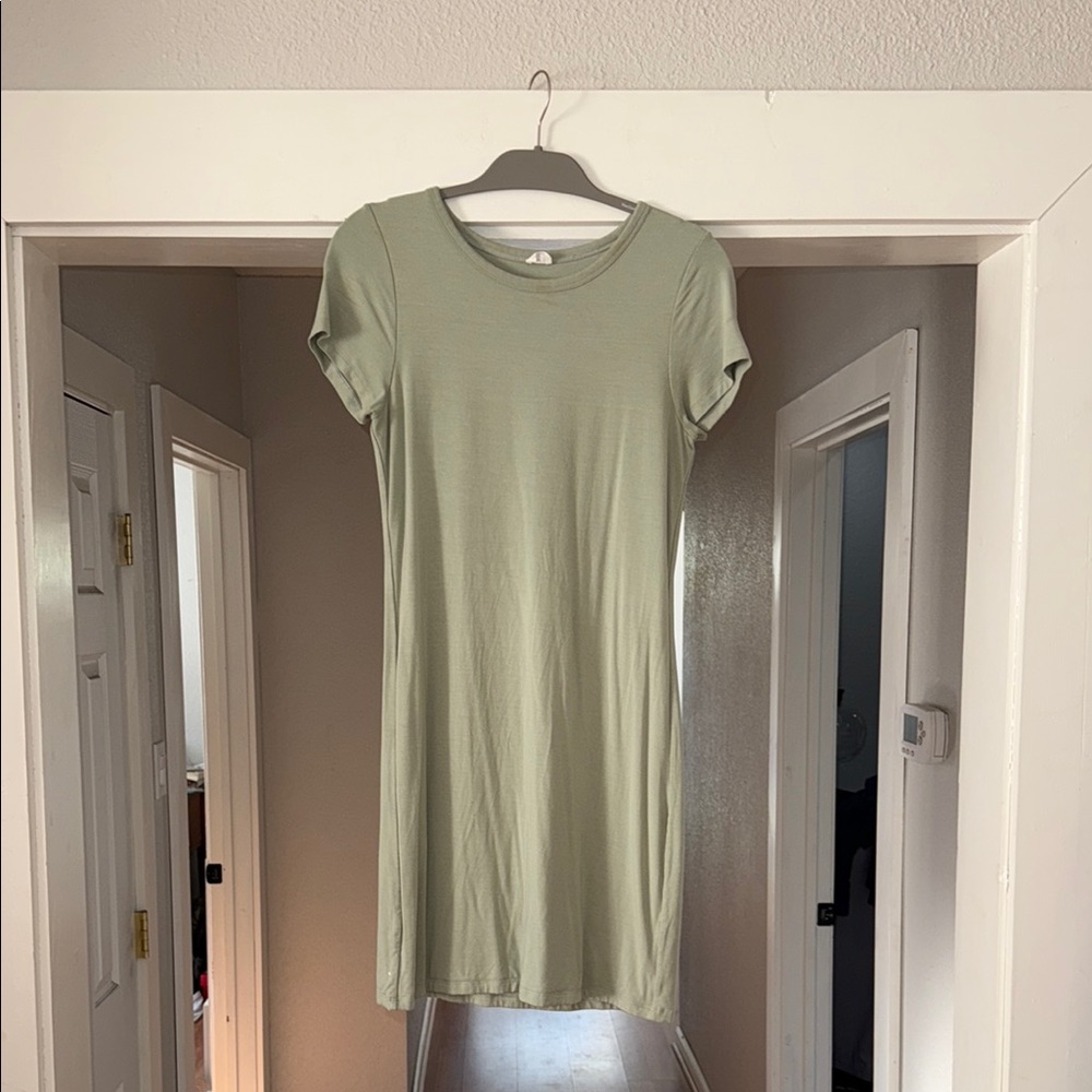 Aritzia Green Mini Dress with Elegant Design